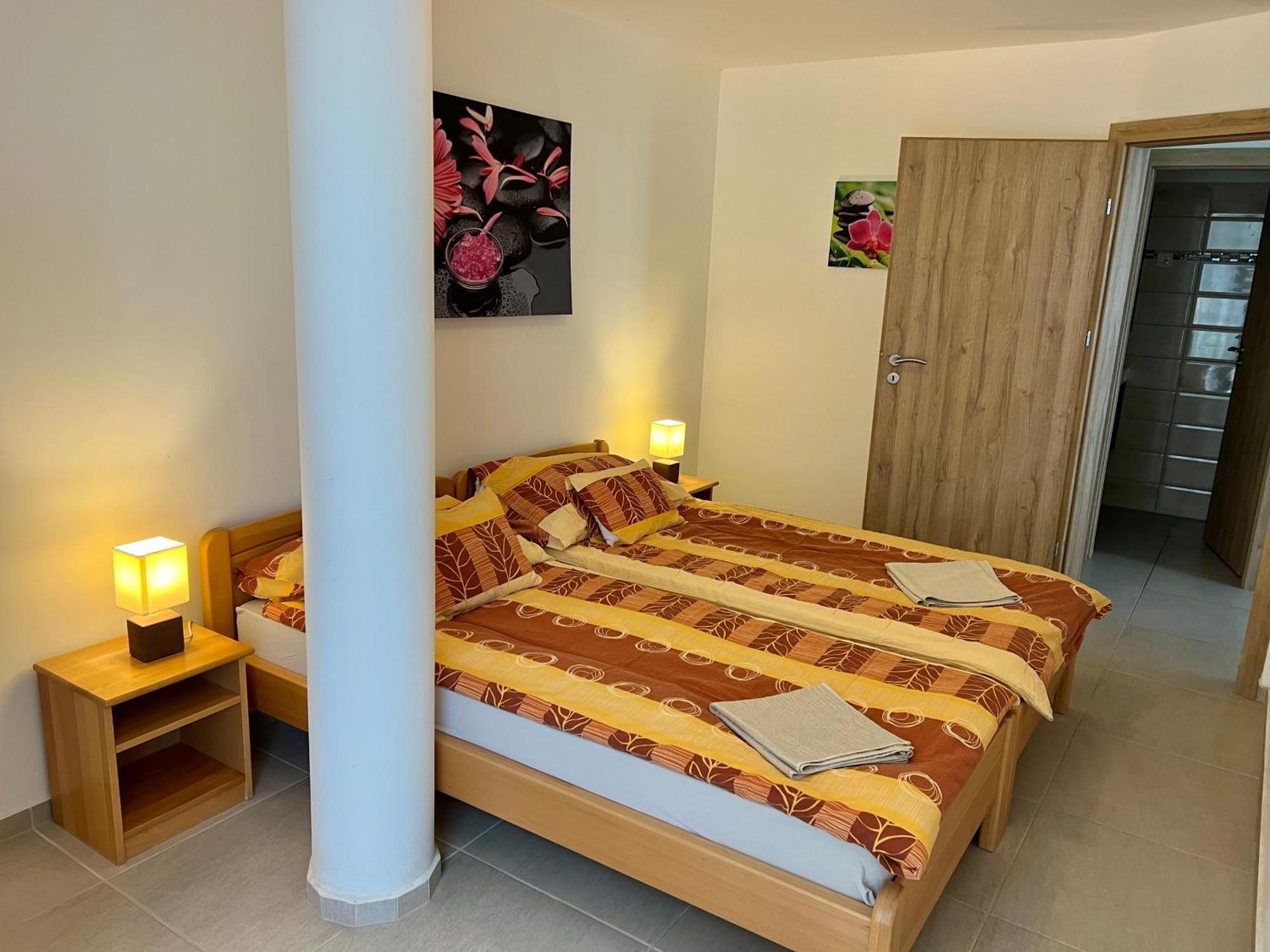 Waterfront Apartmanok 자르마디 외부 사진