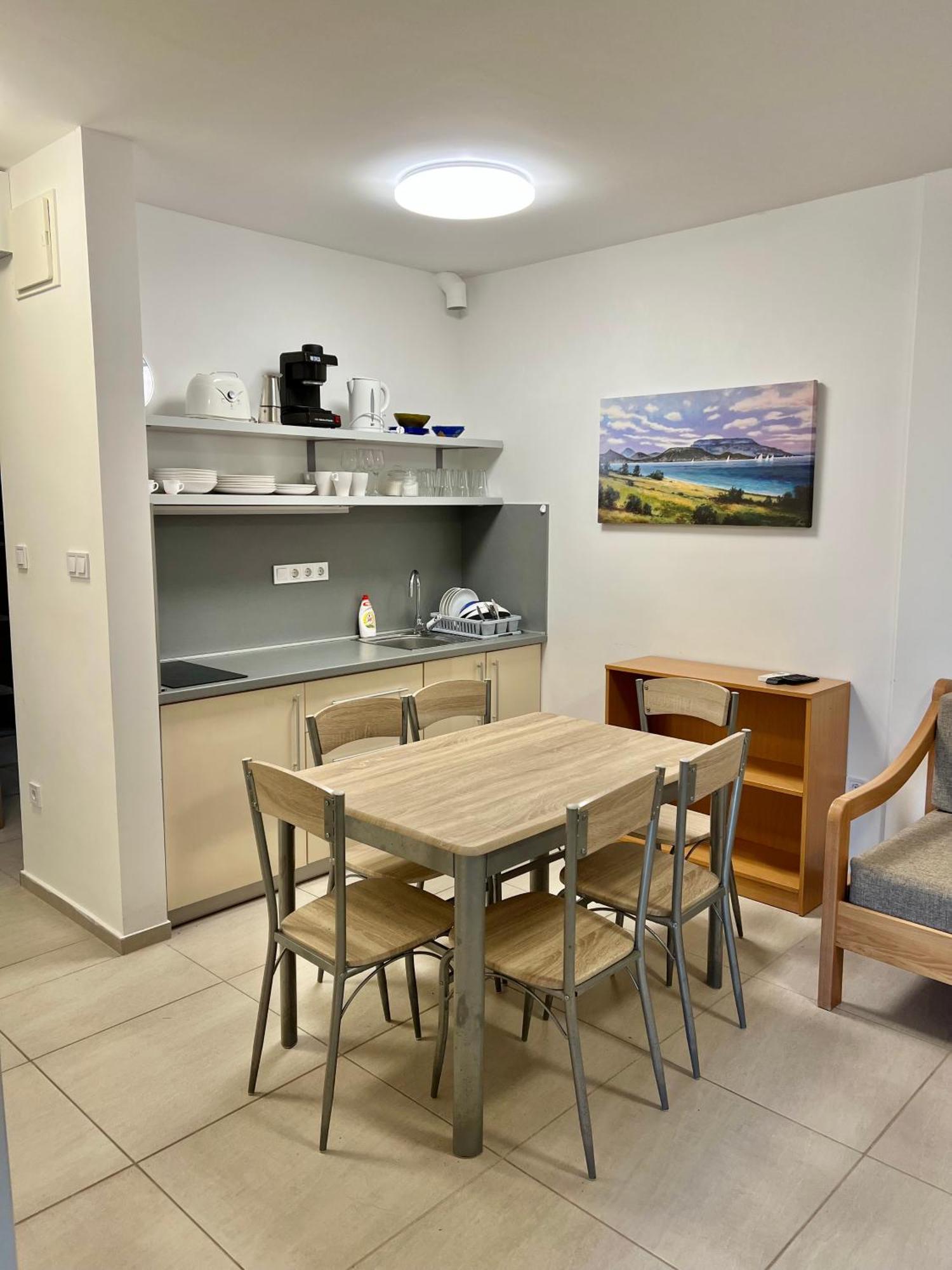 Waterfront Apartmanok 자르마디 외부 사진