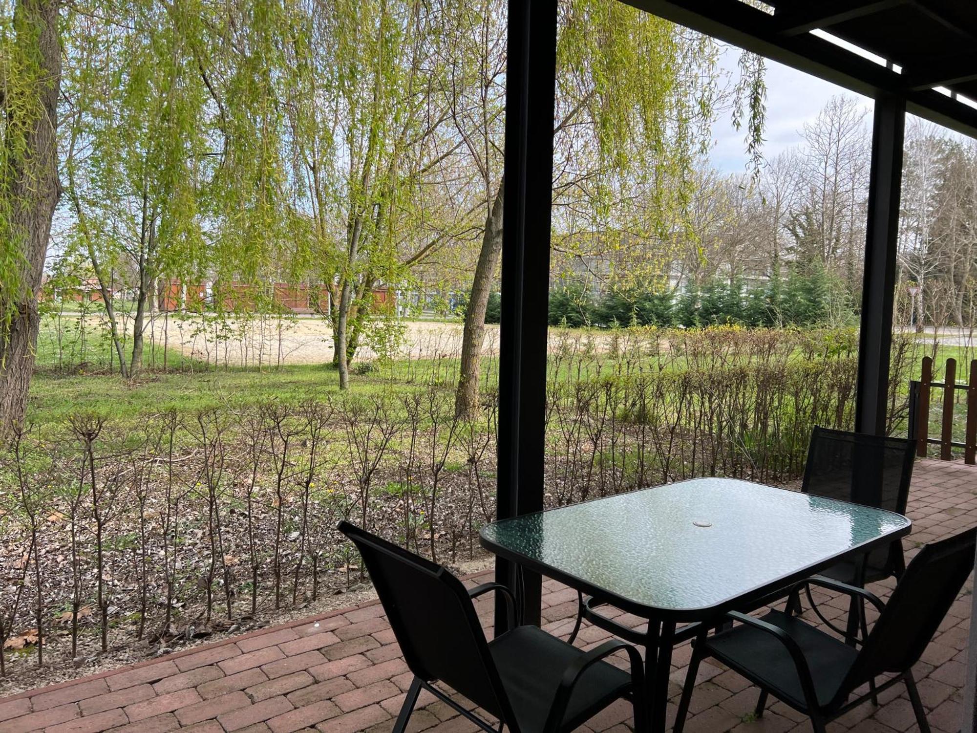 Waterfront Apartmanok 자르마디 외부 사진