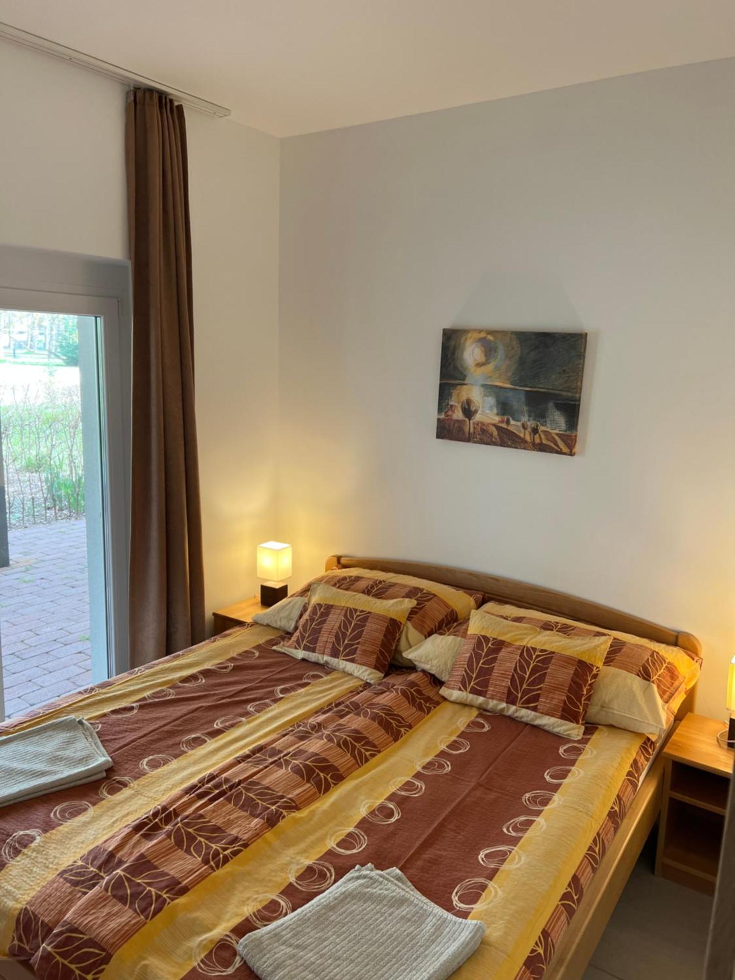 Waterfront Apartmanok 자르마디 외부 사진
