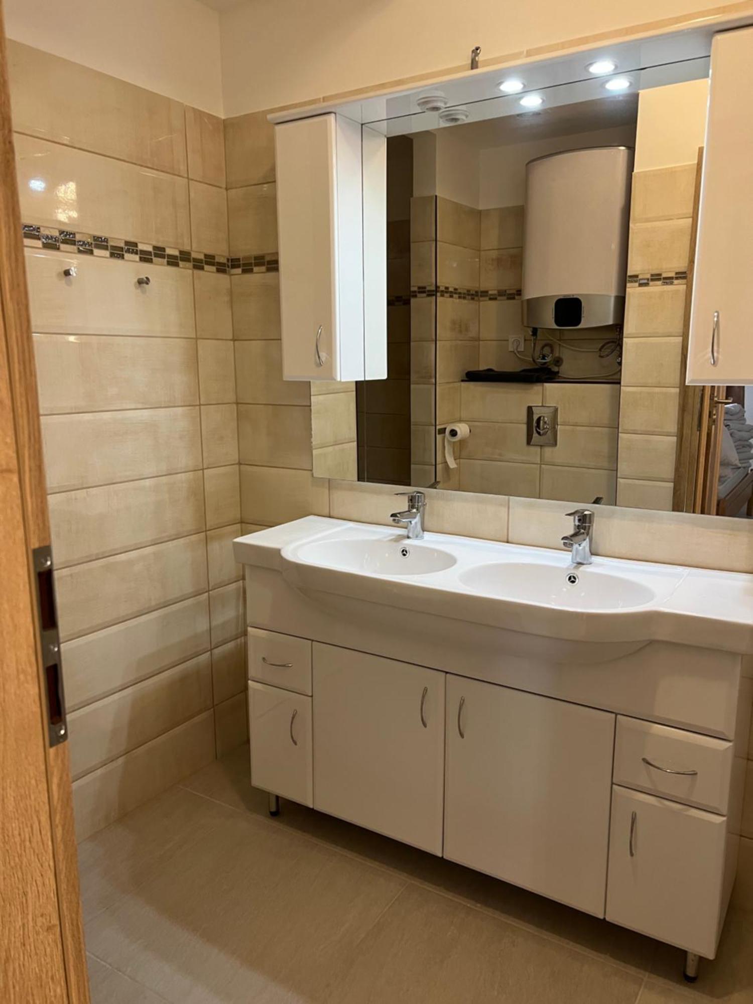 Waterfront Apartmanok 자르마디 외부 사진